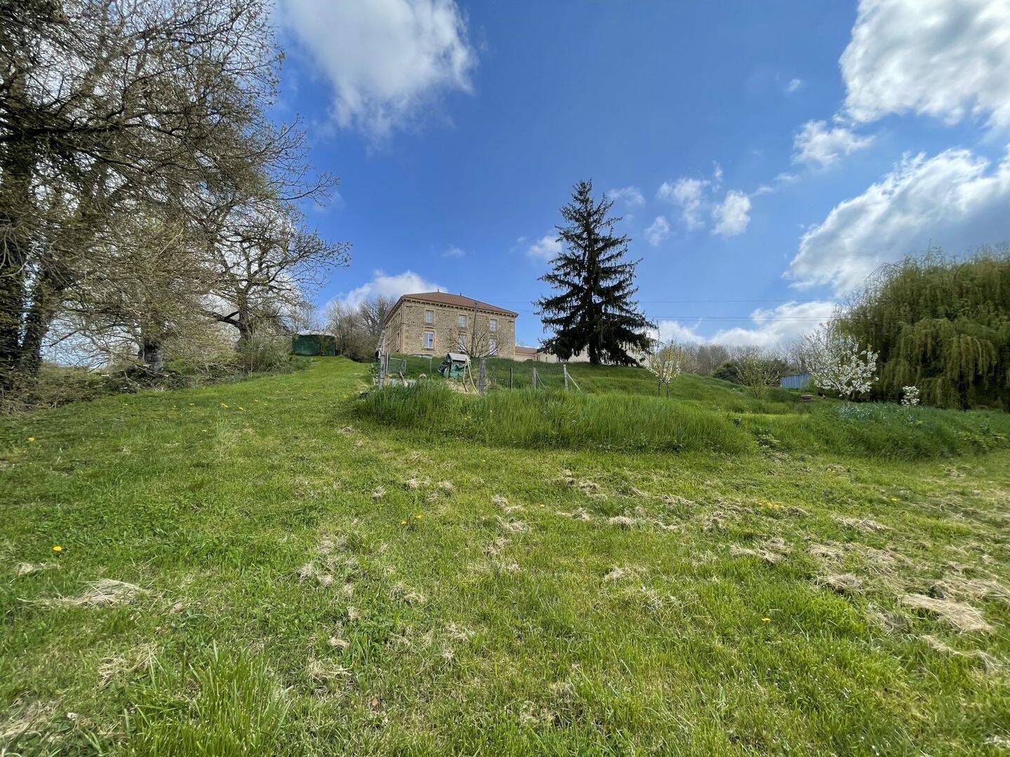 Maison 7 pièces 275 m² · à Hauterives · 275 m² · 325 500 €