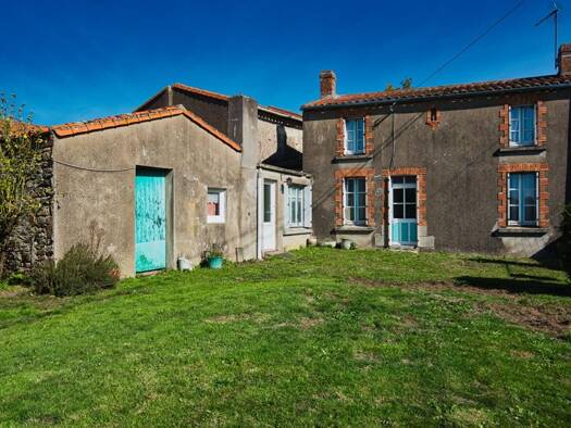 Maison à vendre 246 750 € 5 pièces 2 chambres 95 m² 2 612 m² de terrain Château-Thébaud 44690