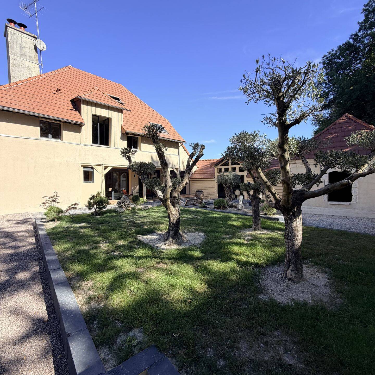 Maison 7 pièces 276 m² · à La Rivière-de-Corps · 276 m² · 699 000 €