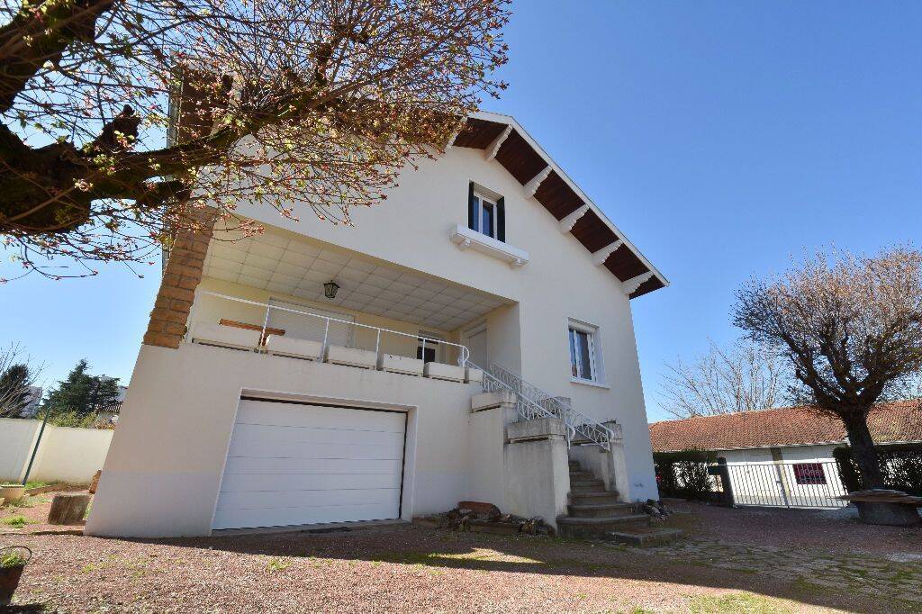 Maison 5 pièces 187 m² · à Villefranche-sur-Saône · 186,8 m² · 1 490 €