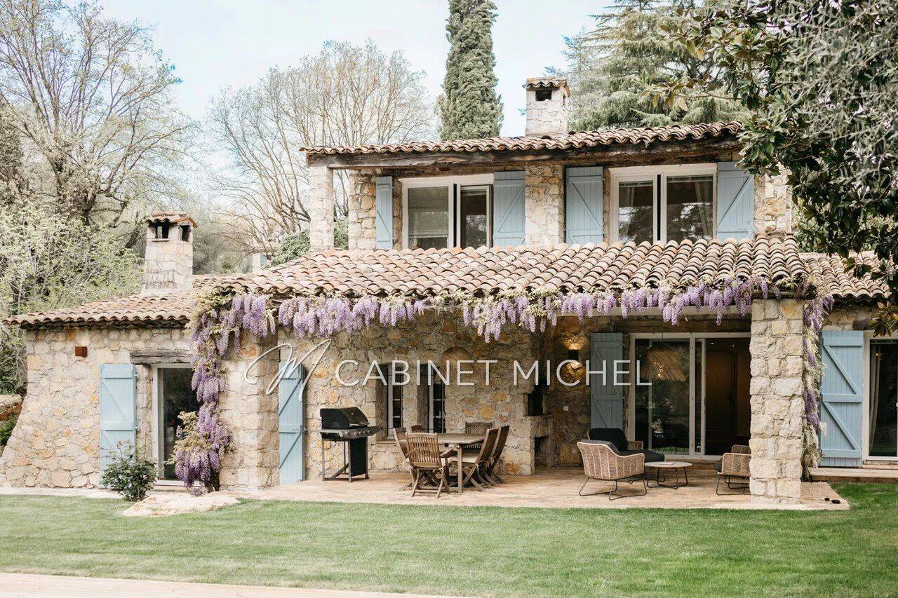 Maison 5 pièces 282 m² · à Roquefort-les-Pins · 281,9 m² · 2 370 000 €