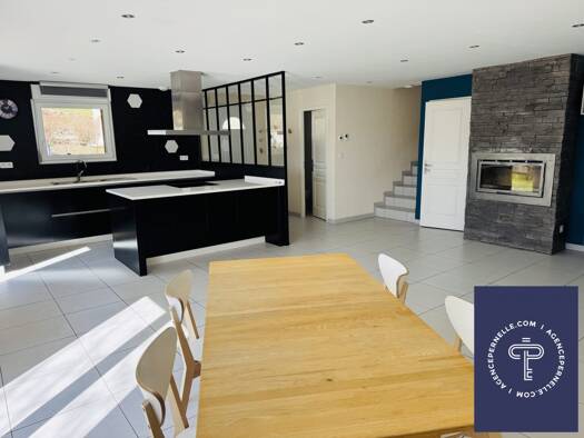 Maison à vendre 410 000 € 4 pièces 3 chambres 88 m² 708 m² de terrain Morteau 25500