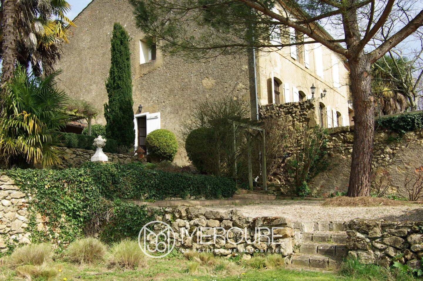 Maison 6 pièces 332 m² · à Montesquiou · 332 m² · 550 000 €