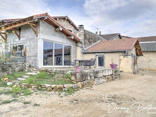 Maison à vendre 255 000 € 5 pièces 3 chambres 115 m² 236 m² de terrain Jujurieux 01640