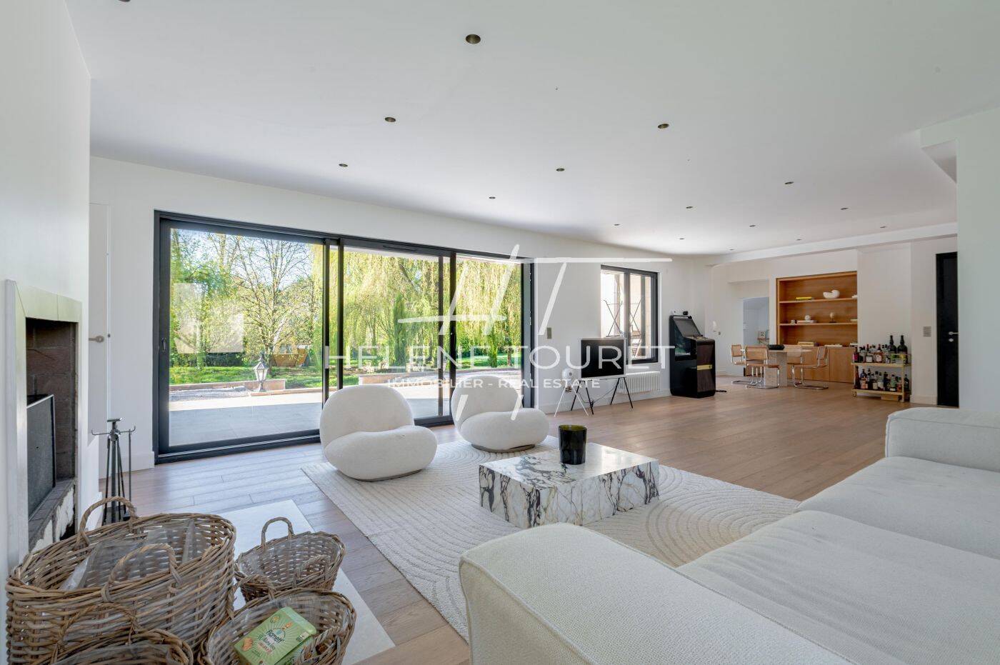 Maison 7 pièces 450 m² · à Fontaine-Chaalis · 450 m² · 1 450 000 €