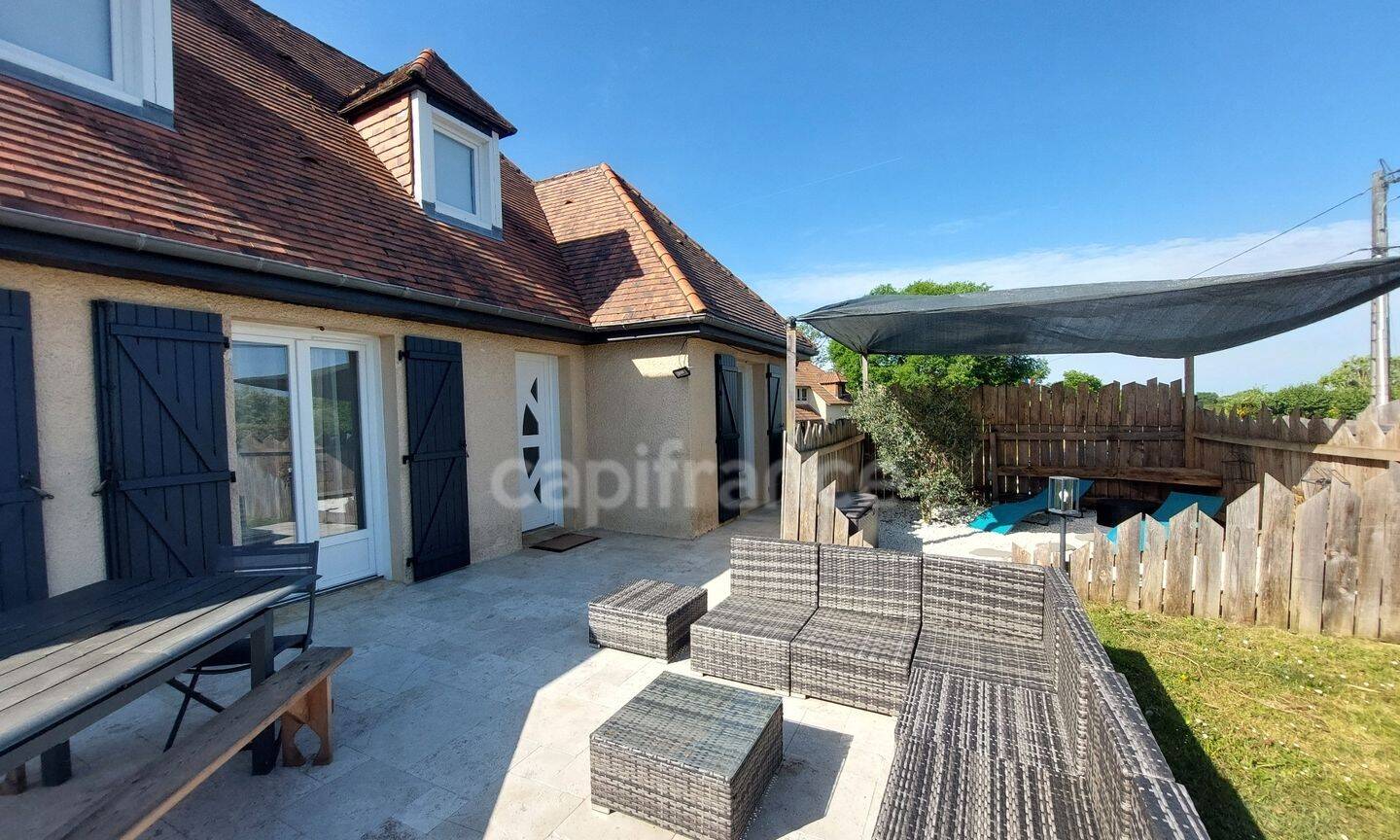 Maison 7 pièces 155 m² · à Salignac-Eyvigues · 155 m² · 325 000 €