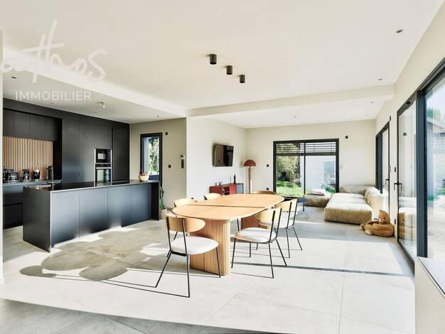 Villa à vendre 605 000 € 6 pièces 4 chambres 150 m² 716 m² de terrain Chazay-d'Azergues 69380