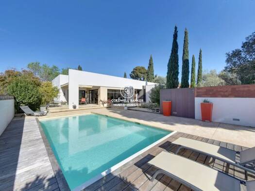 Villa à vendre 650 000 € 6 pièces 4 chambres 195 m² 900 m² de terrain Pierre Droite Saint-Estève 66240