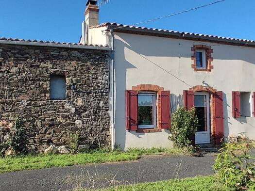 Maison à vendre 289 000 € 8 pièces 5 chambres 140 m² 1 420 m² de terrain Chavagnes-en-Paillers 85250