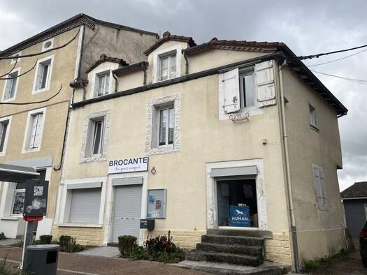 Immeuble à vendre 135 000 € 200 m² Piégut-Pluviers 24360