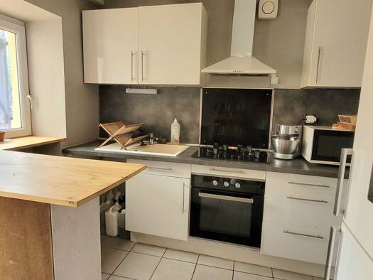 Maison de ville à vendre 90 000 € 3 pièces 2 chambres 77 m² 307 m² de terrain Gençay 86160