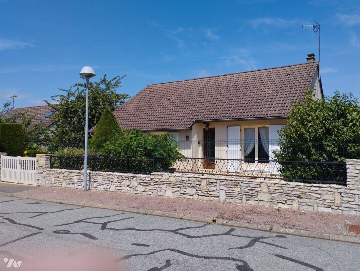 Maison 5 pièces 544 m² · à Brou · 544 m² · 168 160 €