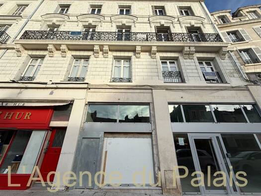 Boutique à louer 1 670 € 154 m² de surface de vente Centre Ville Blois 41000