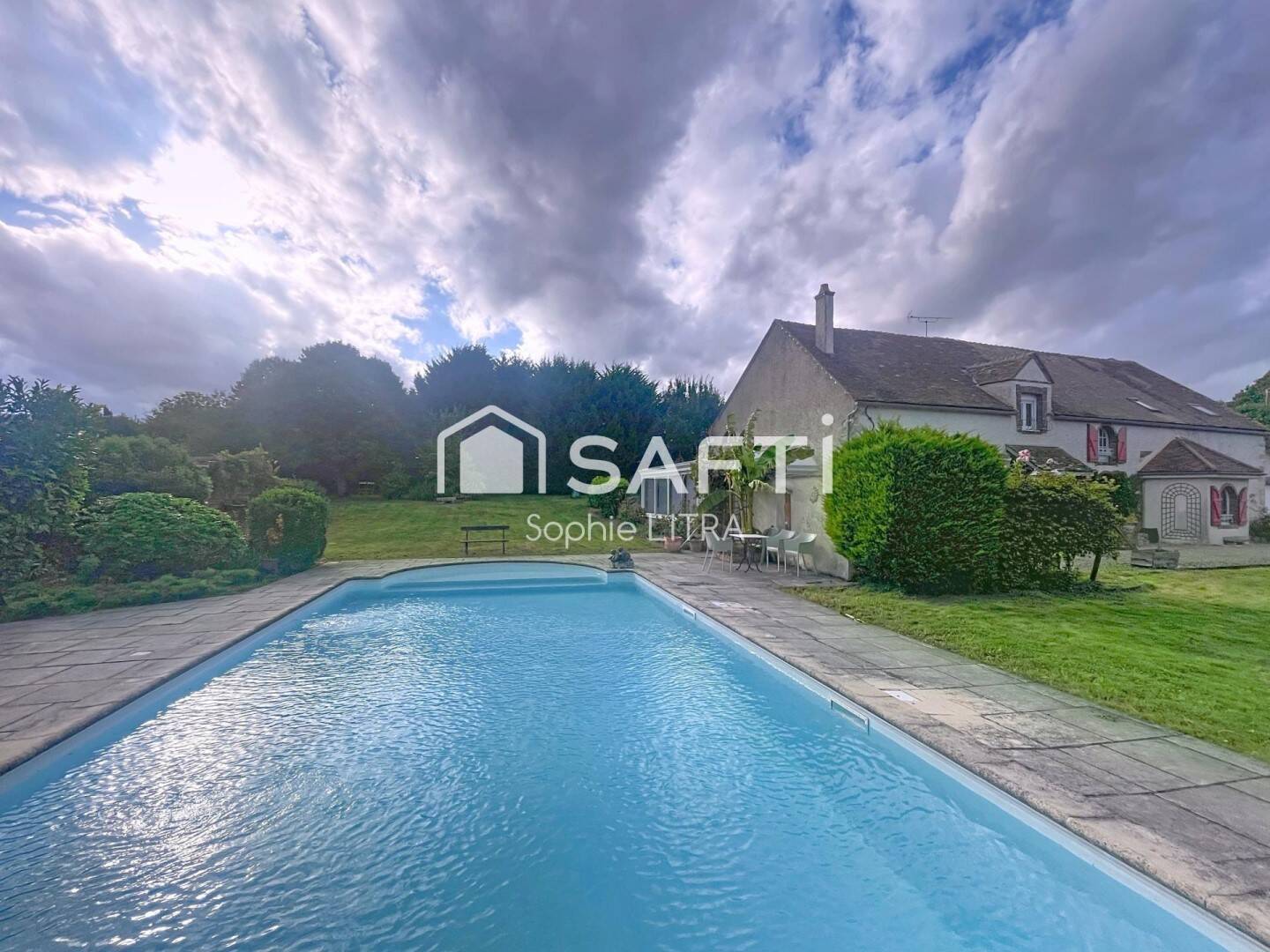 Maison 10 pièces 250 m² · à Villeneuve-sur-Yonne · 250 m² · 340 000 €
