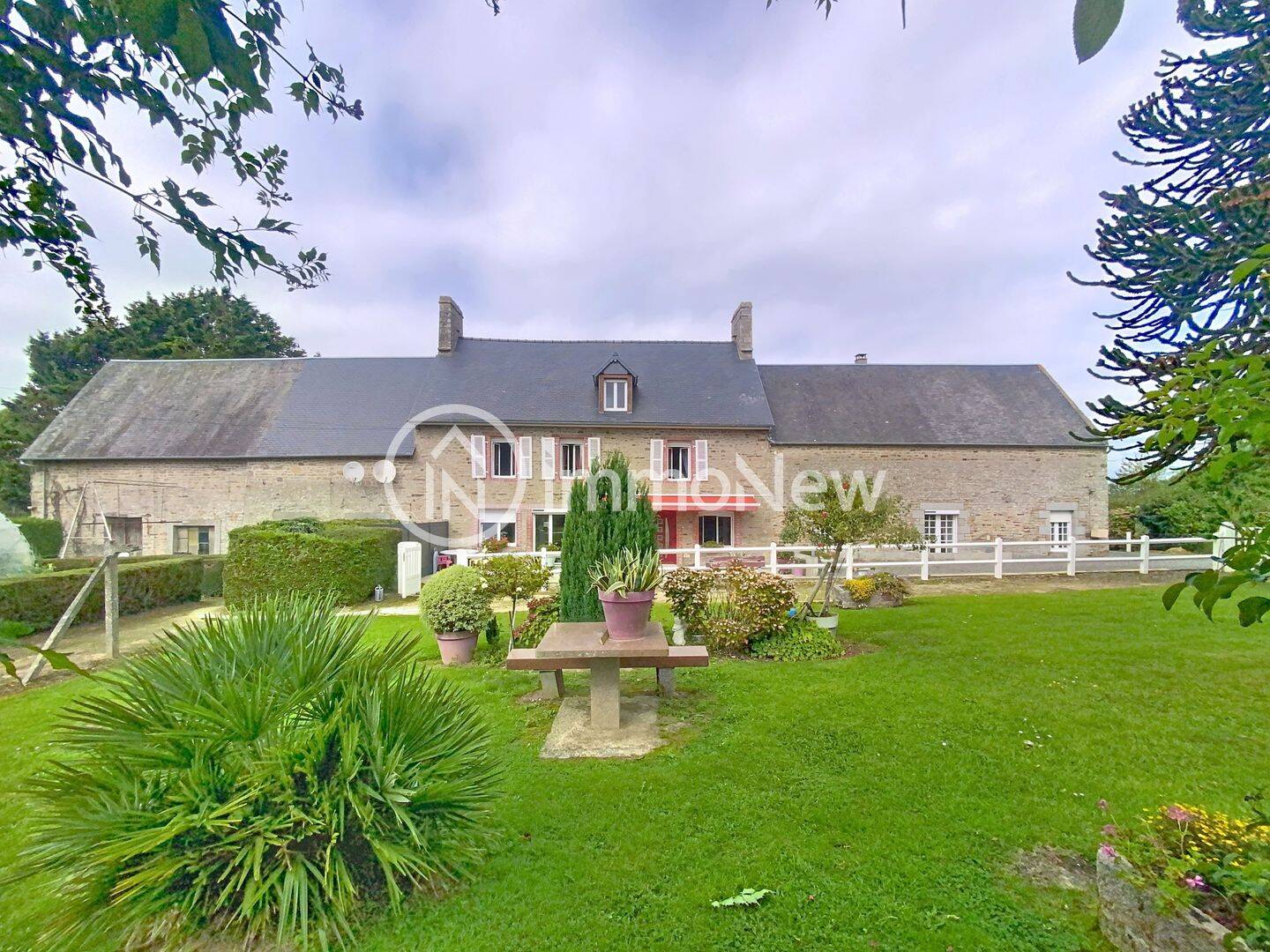 Maison 7 pièces 214 m² · à Jullouville · 214,4 m² · 331 000 €