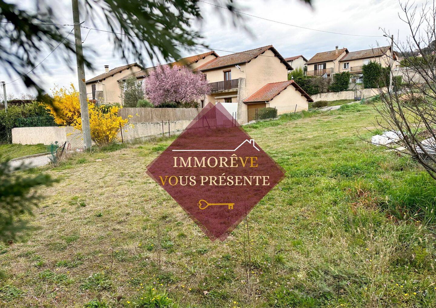 Terrain de 320 m² à Saint-Clair-du-Rhône - photo 2