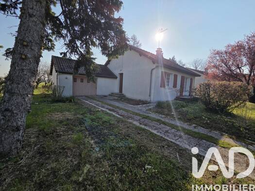 Maison de plain-pied à vendre 89 000 € 3 pièces 1 chambre 65 m² 925 m² de terrain Marcilly-le-Hayer 10290