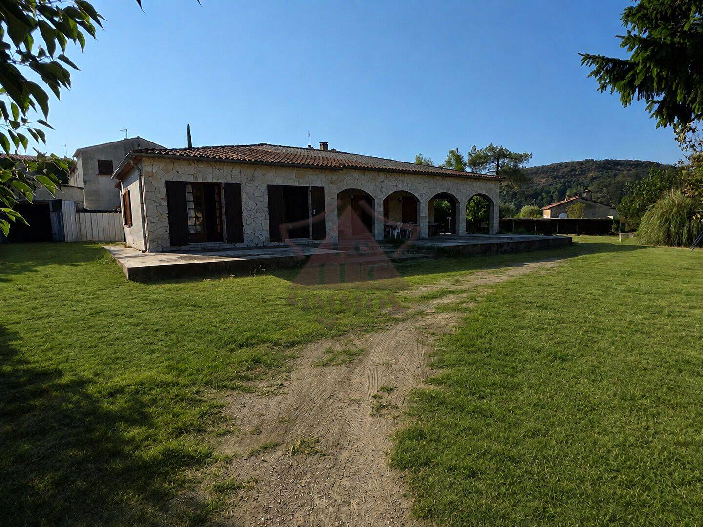 Maison 6 pièces 180 m² · à Saint-Ambroix · 180 m² · 195 000 €