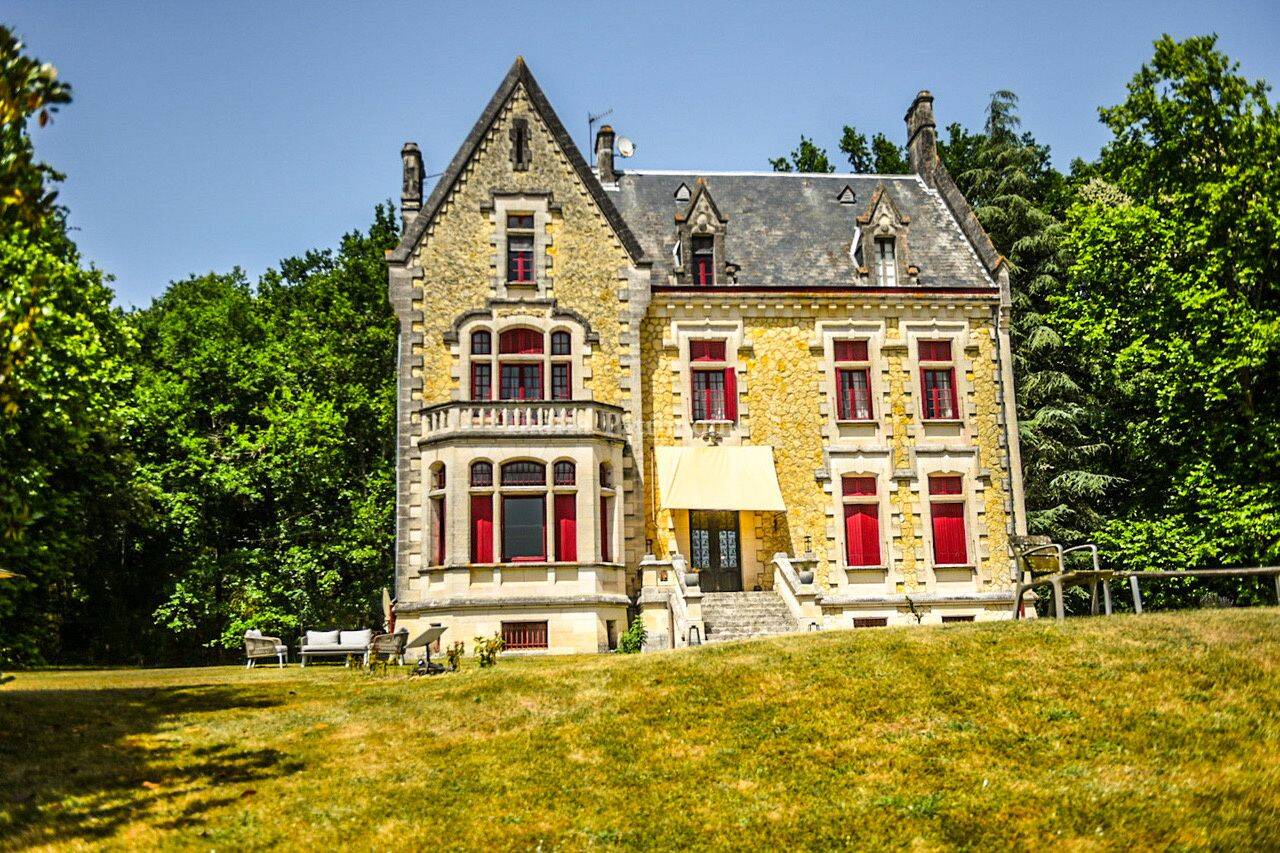 Maison 15 pièces 729 m² · à Mussidan · 729 m² · 1 700 000 €