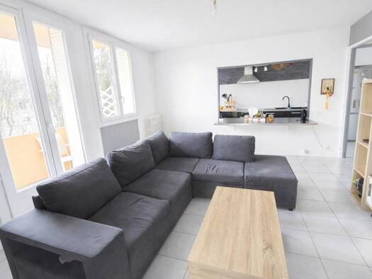 Appartement à vendre 149 500 € 3 pièces 2 chambres 57 m² Étage 3/4 La Calagoviere-Parc Camoin Marignane 13700