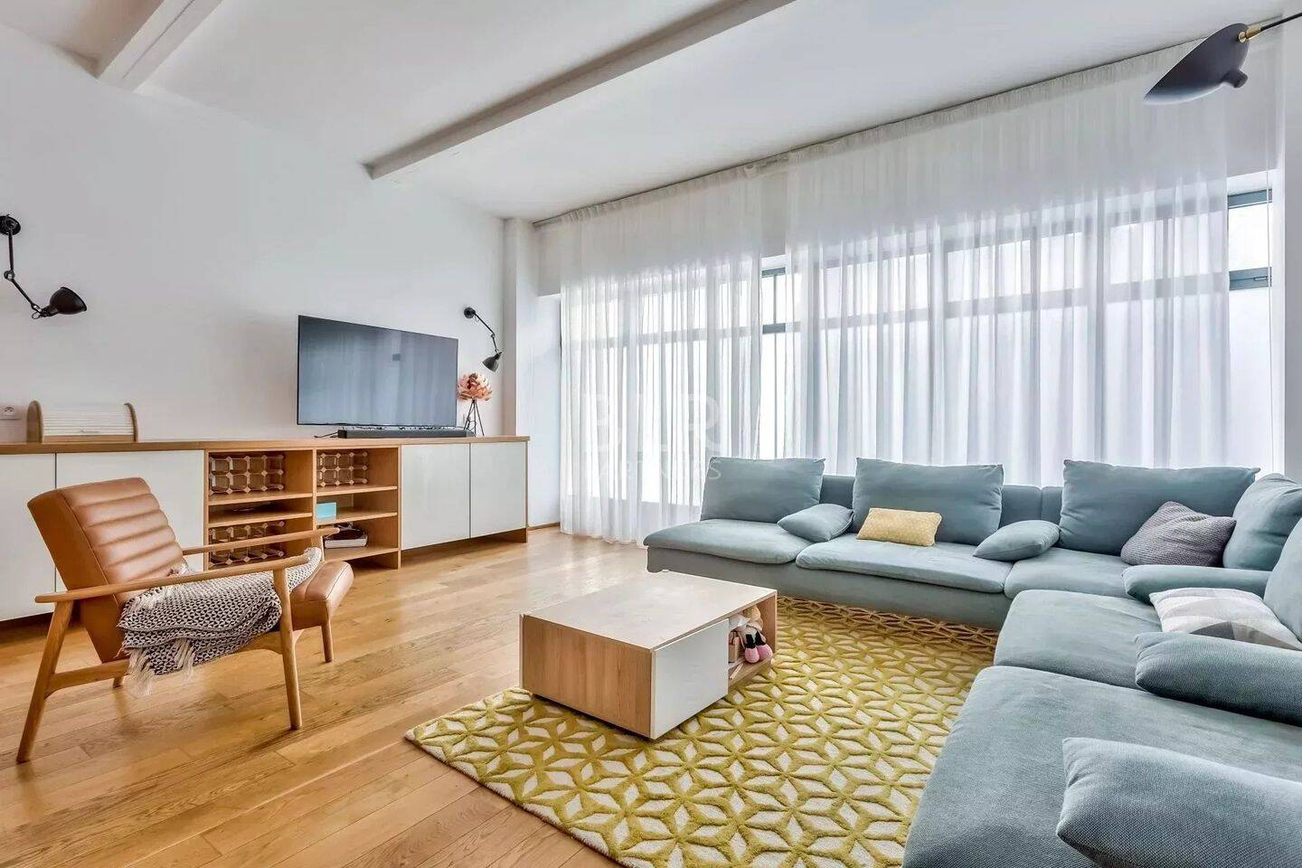 Appartement 3 pièces 102 m² · à Paris 10ème Arrondissement · 102 m² · 2 990 €