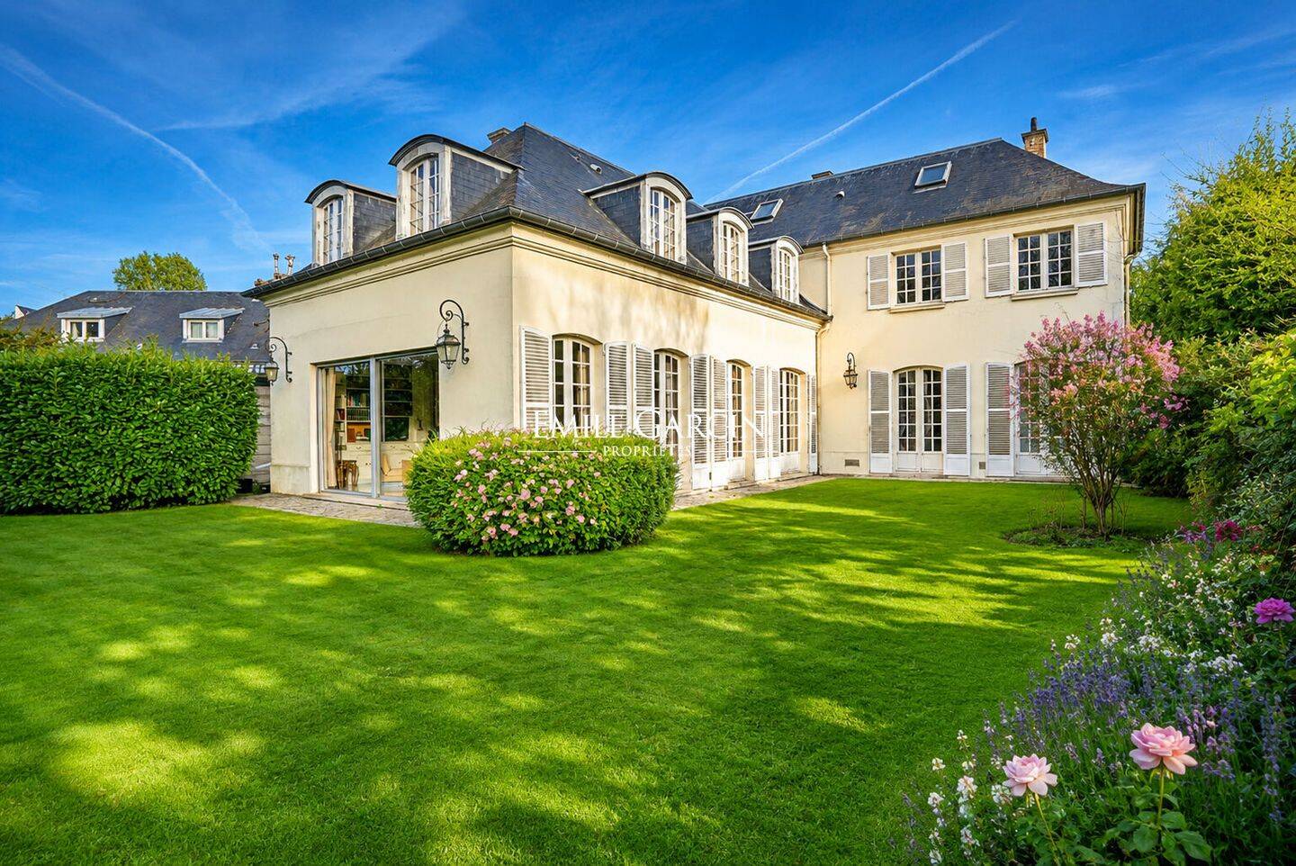 Maison 10 pièces 256 m² · à Versailles · 256 m² · 1 995 000 €