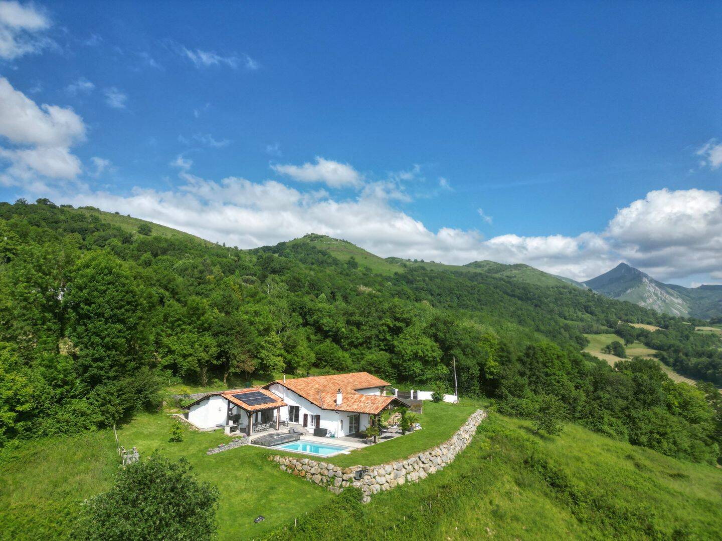 Maison 6 pièces 206 m² · à Saint-Jean-Pied-de-Port · 206 m² · 650 000 €