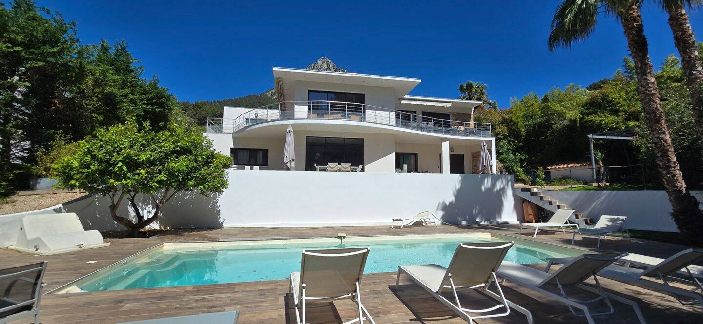 Maison 7 pièces 240 m² · à La Valette-du-Var · 240 m² · 1 040 000 €