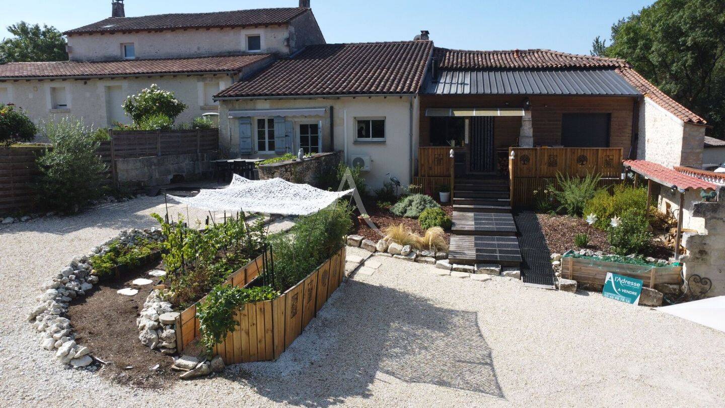 Maison 6 pièces 184 m² · à Courcoury · 184 m² · 299 900 €