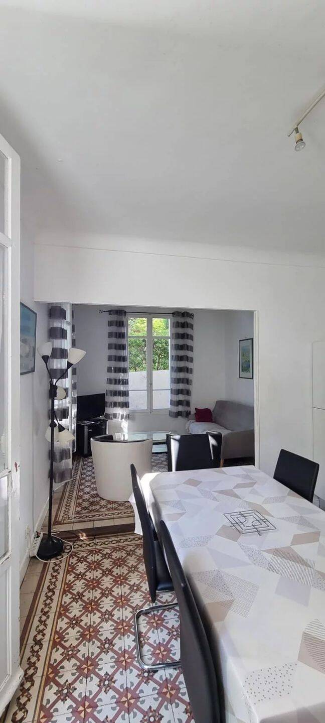MAISON MEUBLE — 12