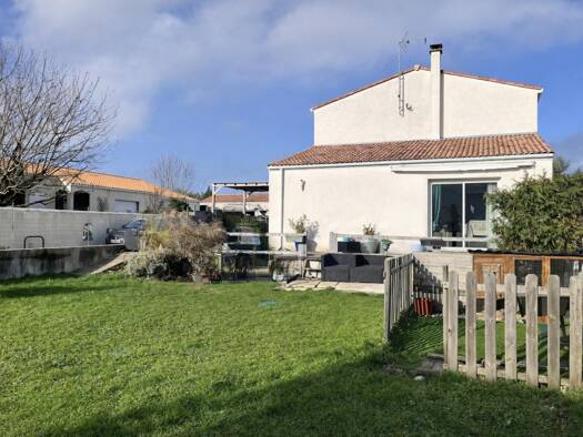 Maison à vendre 260 000 € 5 pièces 4 chambres 123 m² 417 m² de terrain Semussac 17120