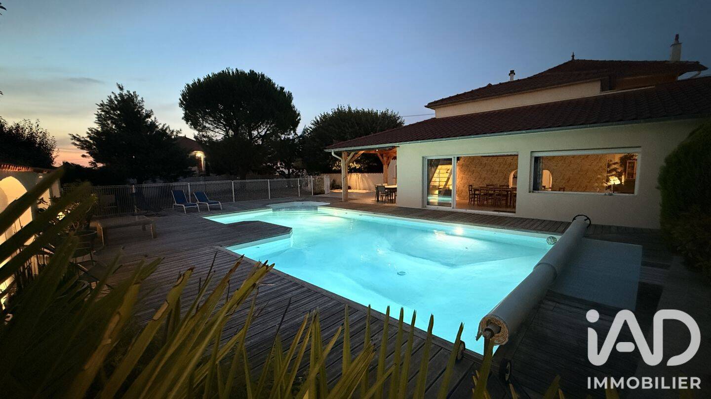 Maison 9 pièces 231 m² · à Riorges · 231 m² · 449 000 €
