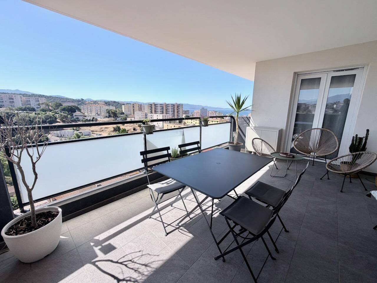 Appartement 3 pièces 73 m² · à Ajaccio · 72,8 m² · 270 000 €