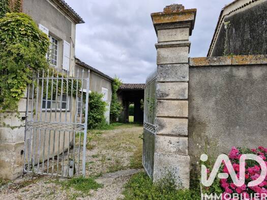 Maison à vendre 282 000 € 7 pièces 5 chambres 169 m² 4 535 m² de terrain Lamothe-Montravel 24230