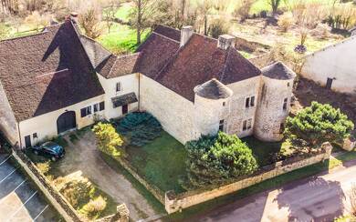 Château à vendre 760 000 € 7 pièces 3 chambres 300 m² 35 471 m² de terrain Besancon 25000