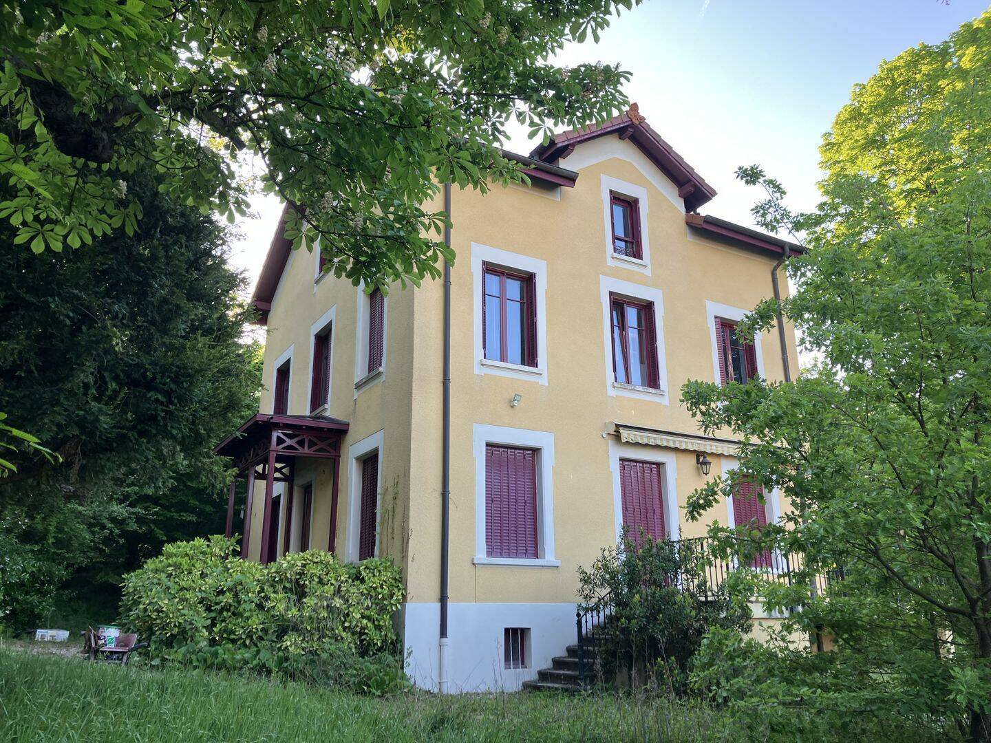 Maison 9 pièces 206 m² · à Charbonnières-les-Bains · 206 m² · 700 000 €
