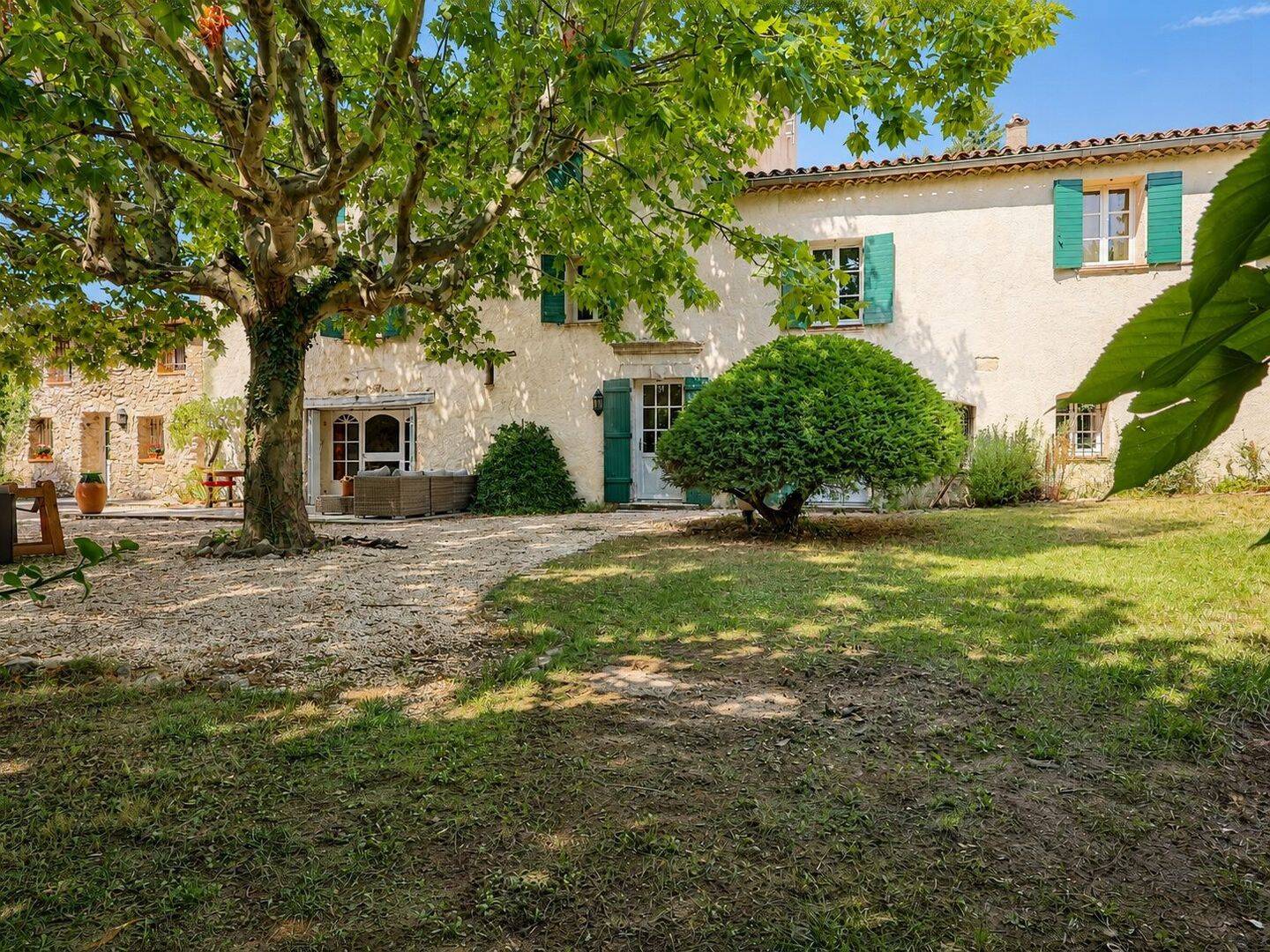 Maison 10 pièces 325 m² · à La Roquebrussanne · 325 m² · 858 000 €