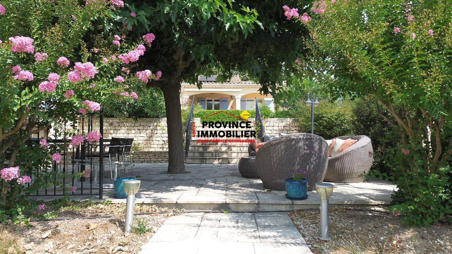 Maison 8 pièces 187 m² · à Suze-la-Rousse · 187 m² · 565 000 €