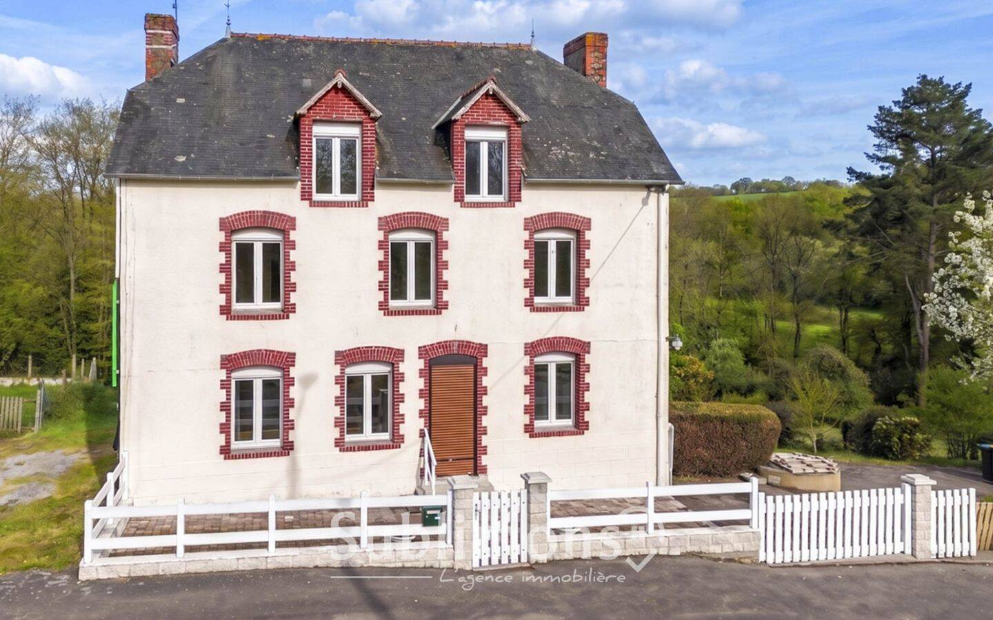 Maison 6 pièces 180 m² · à Loyat · 180 m² · 304 000 €