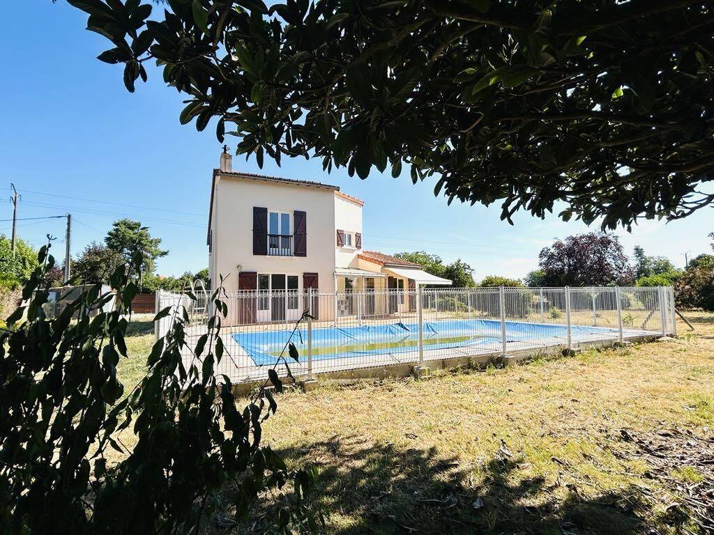 Maison 6 pièces 122 m² · à Châtellerault · 122 m² · 219 900 €