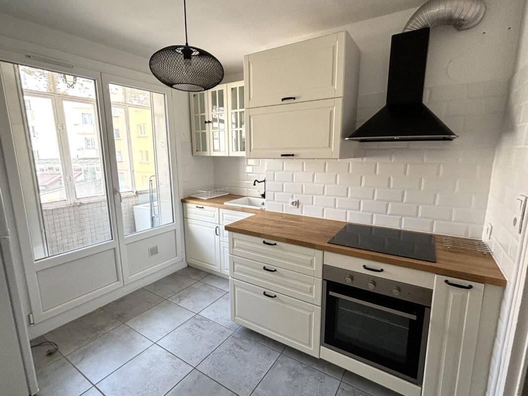 A LOUER - T3 MEUBLE AVEC BALCON - 3 RUE PIERRE RUIBET — 5