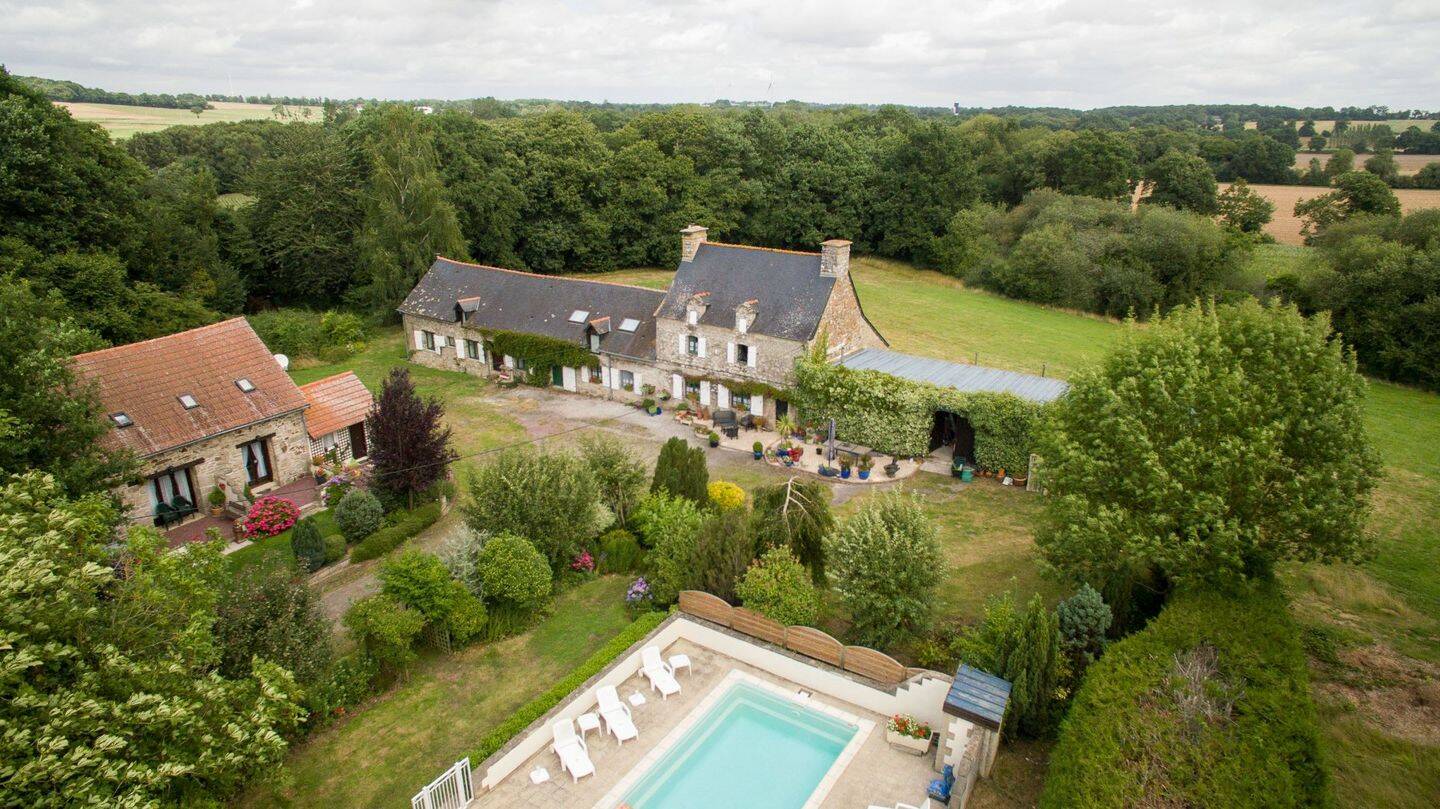 Maison 15 pièces 492 m² · à Guerlédan · 492 m² · 695 000 €