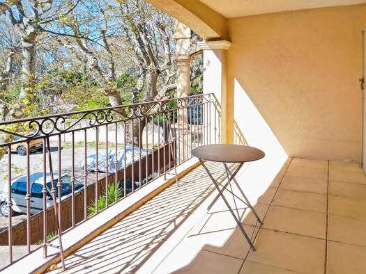 Appartement à louer 980 € 3 pièces 2 chambres 60 m² 1er étage Sud Est Ouest Pélissanne 13330