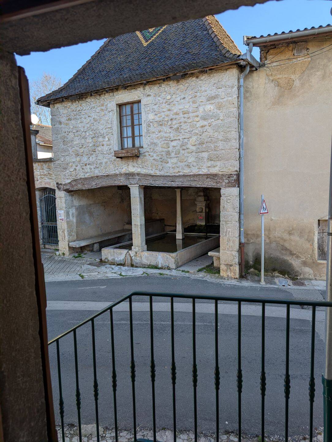 Maison de village divisée en deux appartements indépendants 80m²