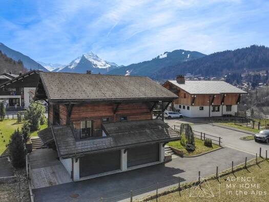 Chalet à vendre 1 850 000 € 8 pièces 7 chambres 221,9 m² 815 m² de terrain Montriond 74110