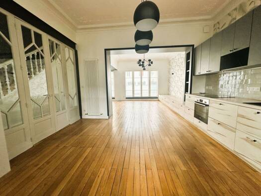 Maison à vendre 535 000 € 9 pièces 5 chambres 182 m² Vichy 03200