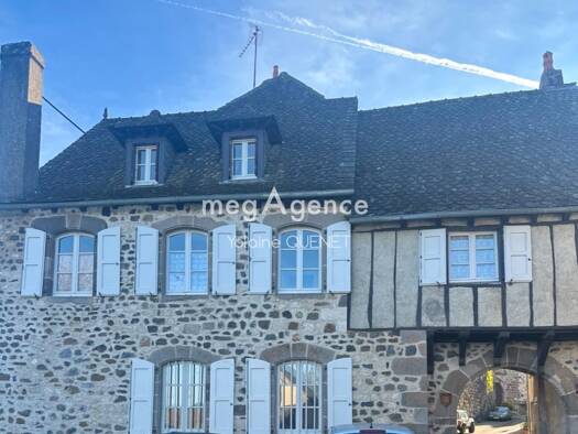 Immeuble à vendre 138 900 € 160 m² Mur-de-Barrez 12600