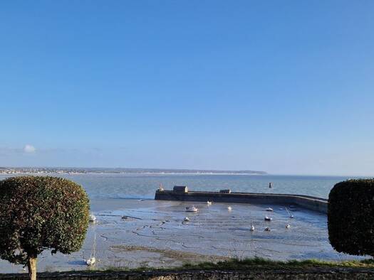 Maison à vendre 750 000 € 8 pièces 4 chambres 180 m² 856 m² de terrain Granville 50400