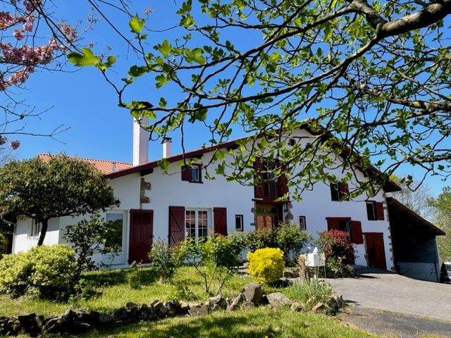 Jolie ferme à l'intérieur des terres