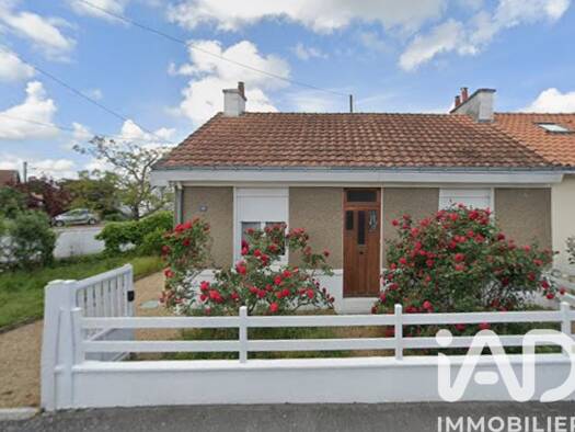 Maison de plain-pied à vendre 180 000 € 3 pièces 2 chambres 59 m² 254 m² de terrain Les Couëts Est Bouguenais 44340